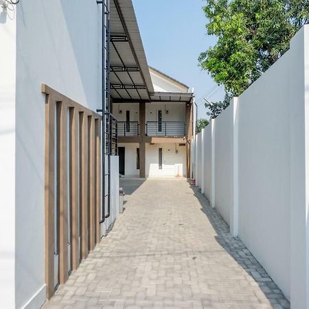 Reddoorz Plus Syariah Near Stasiun Tegal 2 Exterior foto